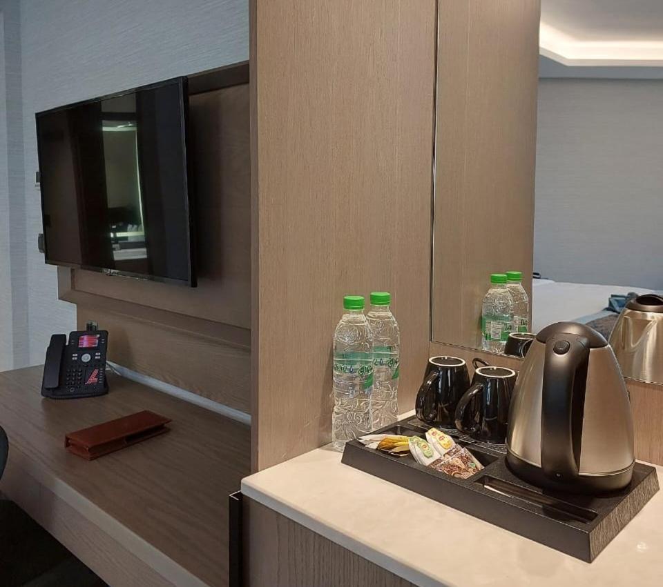 Valy Hotel Медина Экстерьер фото